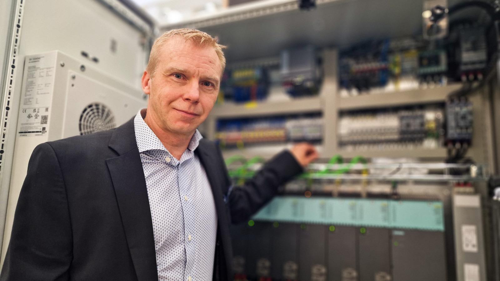 AP&T 首席技术官 Christer Bäckdahl 主导开发新控制系统，以满足金属板材成形行业对性能、安全性和柔性的严苛要求